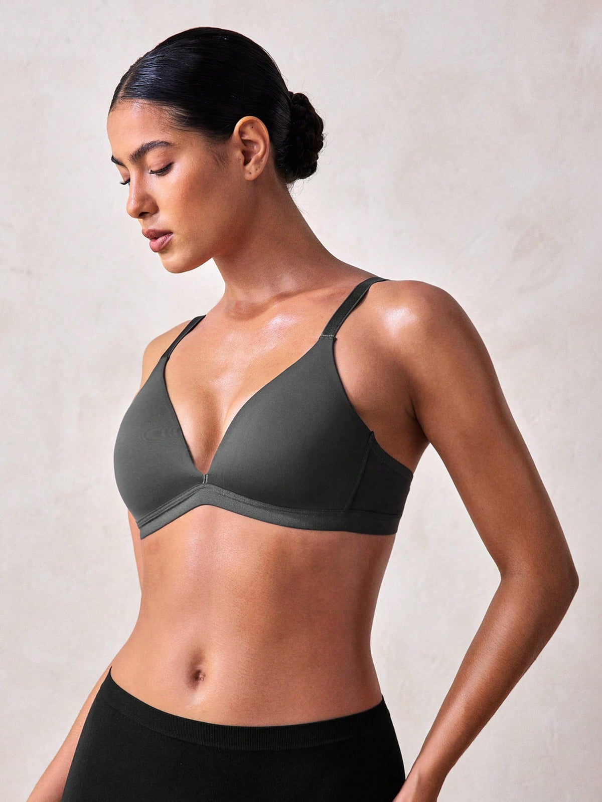 Soft Plunge Everyday Bra — Dark Grey