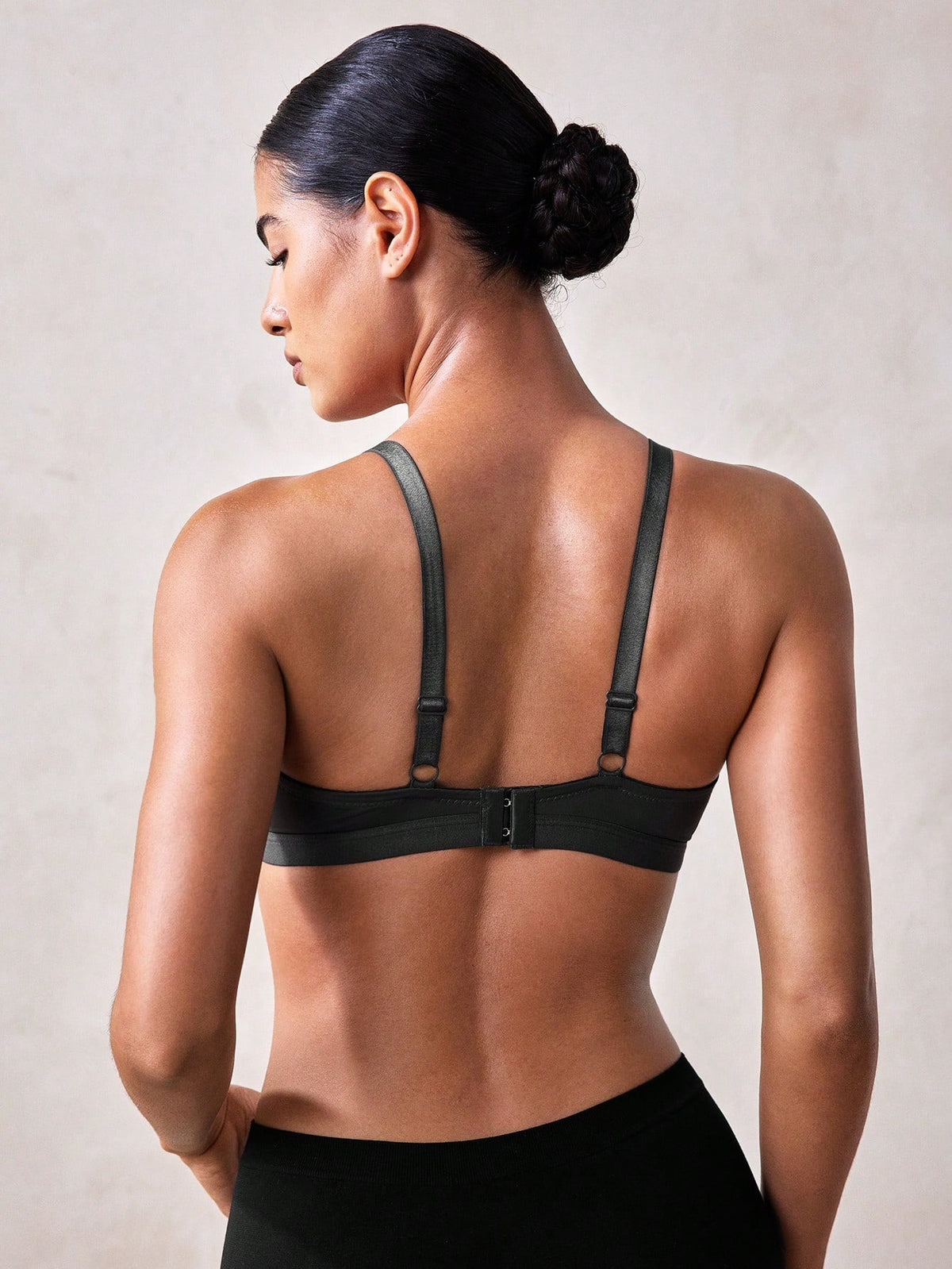 Soft Plunge Everyday Bra — Dark Grey